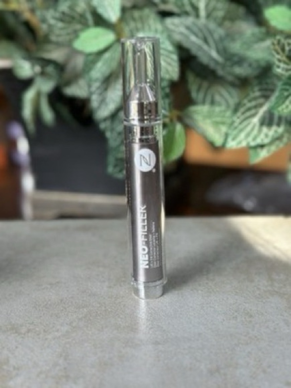 NeoFiller Neutral Tone Concealer Pen — Lightweight Gray Coverage